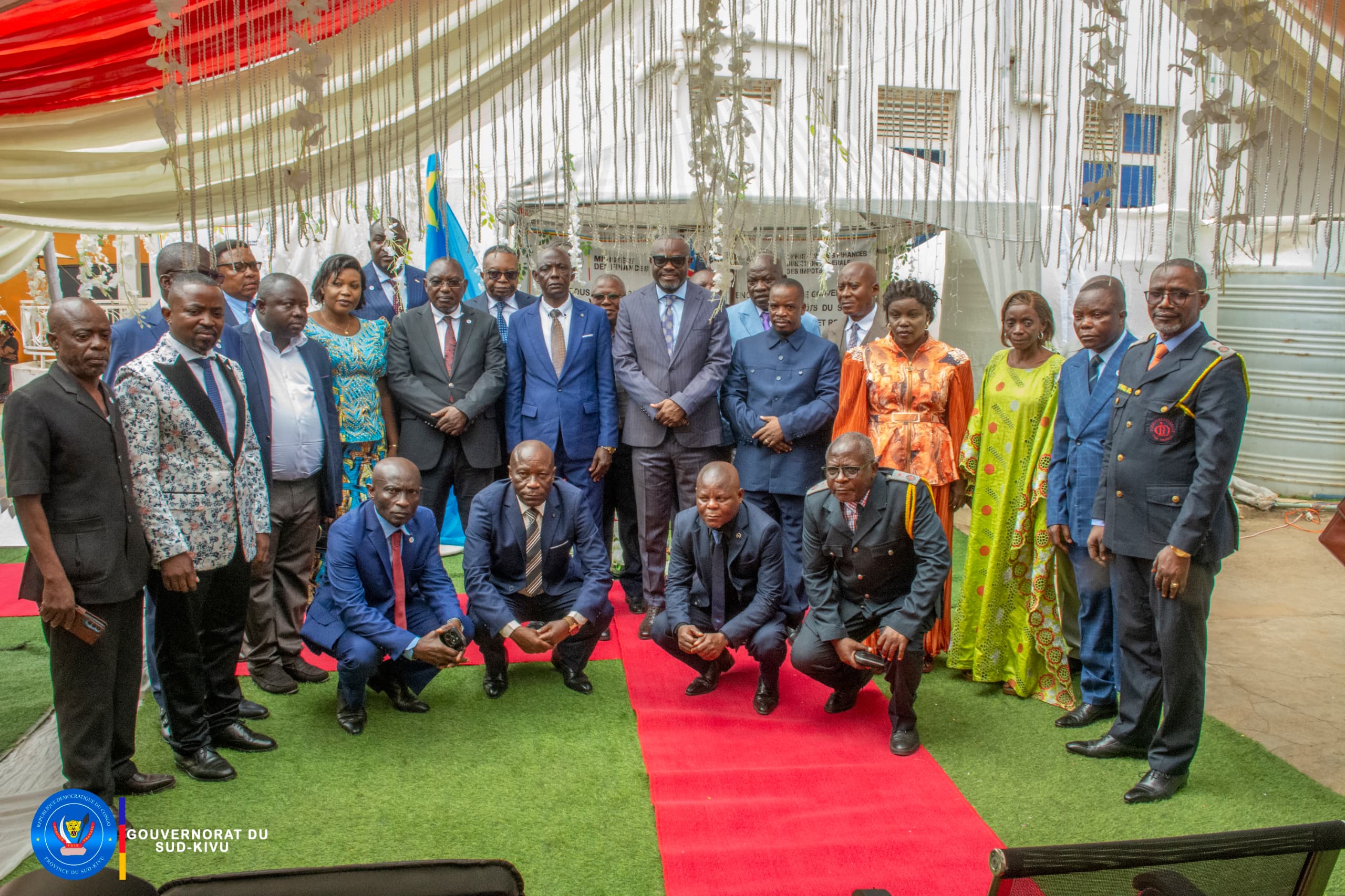 SUD-KIVU : 9 CHEFS DE BUREAUX DE LA DIRECTION PROVINCIALE DES IMPÔTS DGI ONT PRÊTÉ SERMENT COMME RECEVEURS ET RECEVEURS ADJOINTS DES IMPÔTS LORS D’UNE CÉRÉMONIE ORGANISÉE À UVIRA SOUS LE HAUT PATRONAGE DU GOUVERNEUR DE PROVINCE PROFESSEUR JEAN-JACQUES PURUSI.